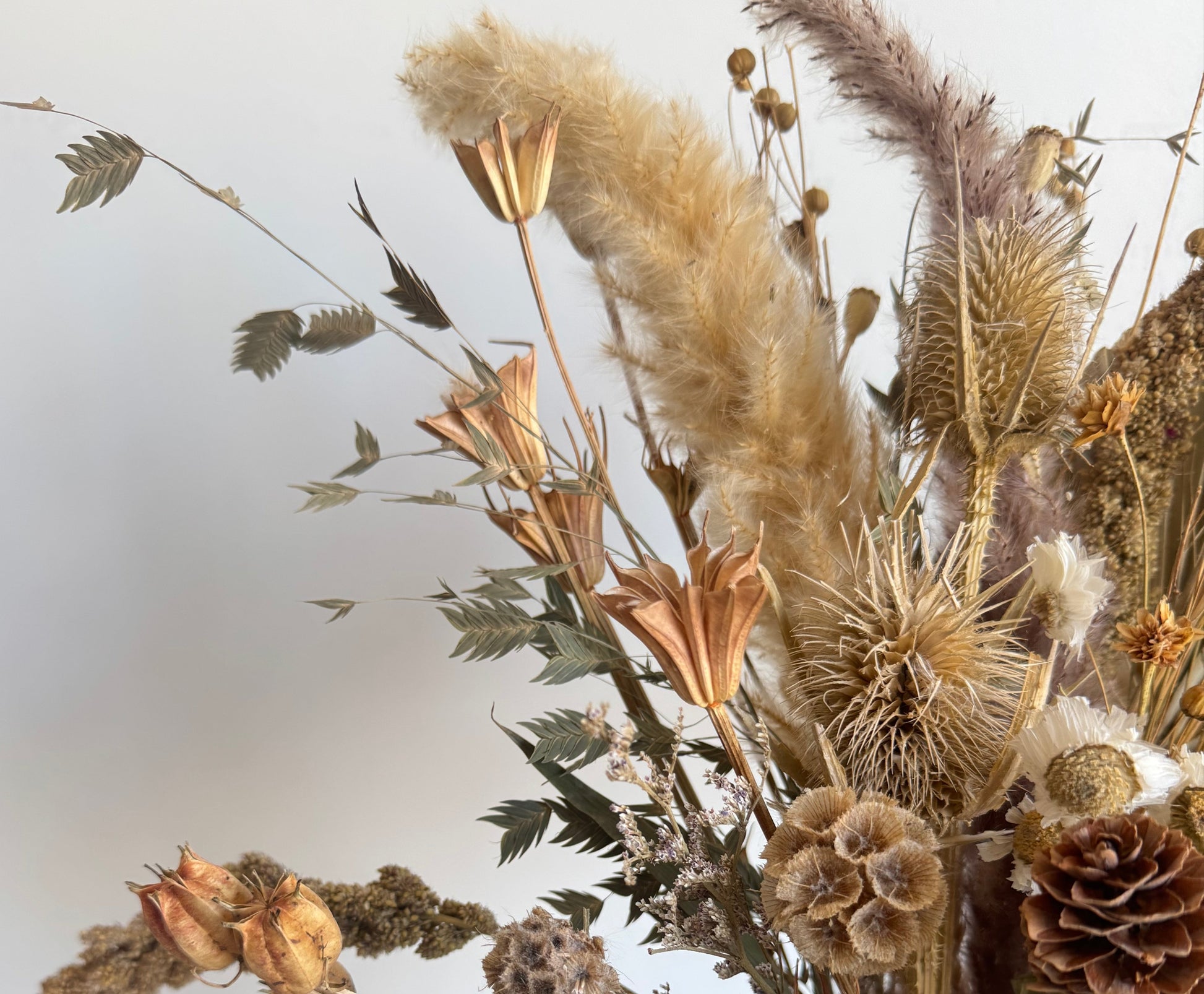 Natural Dried Flower Bouquet 40 Stems, Pampas Grass Decor Mix Bouquet, Decorative Boho Flowers for Vase DIY Crafts Real Flower Arrangements