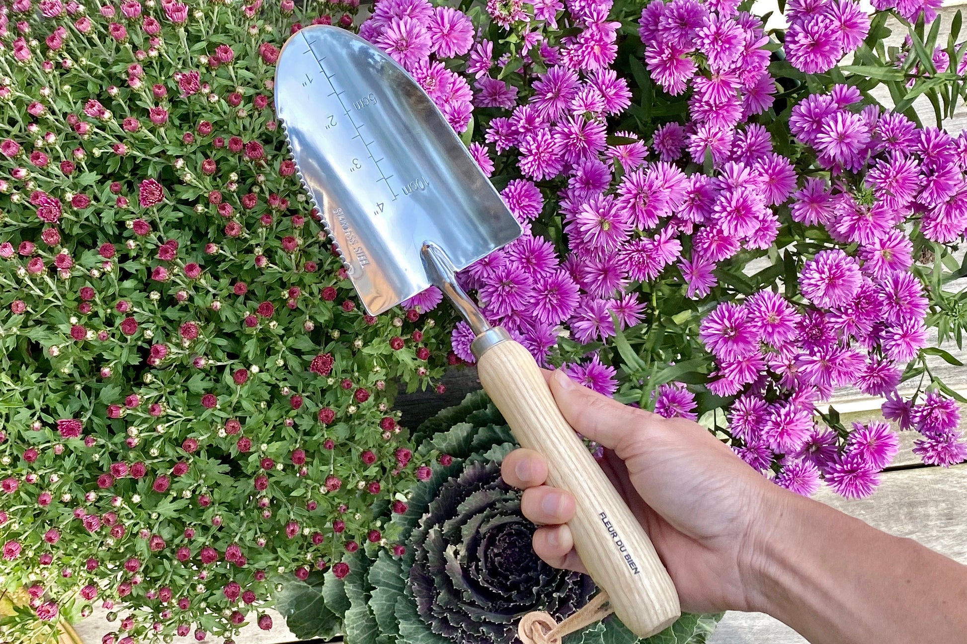Fleur Du Bien Garden Tools Close-Up – hand trowel, transplanter, hand cultivator, 5-tine rake, root weeder, and bypass pruner with ergonomic wooden handles, rust and corrosion-resistant