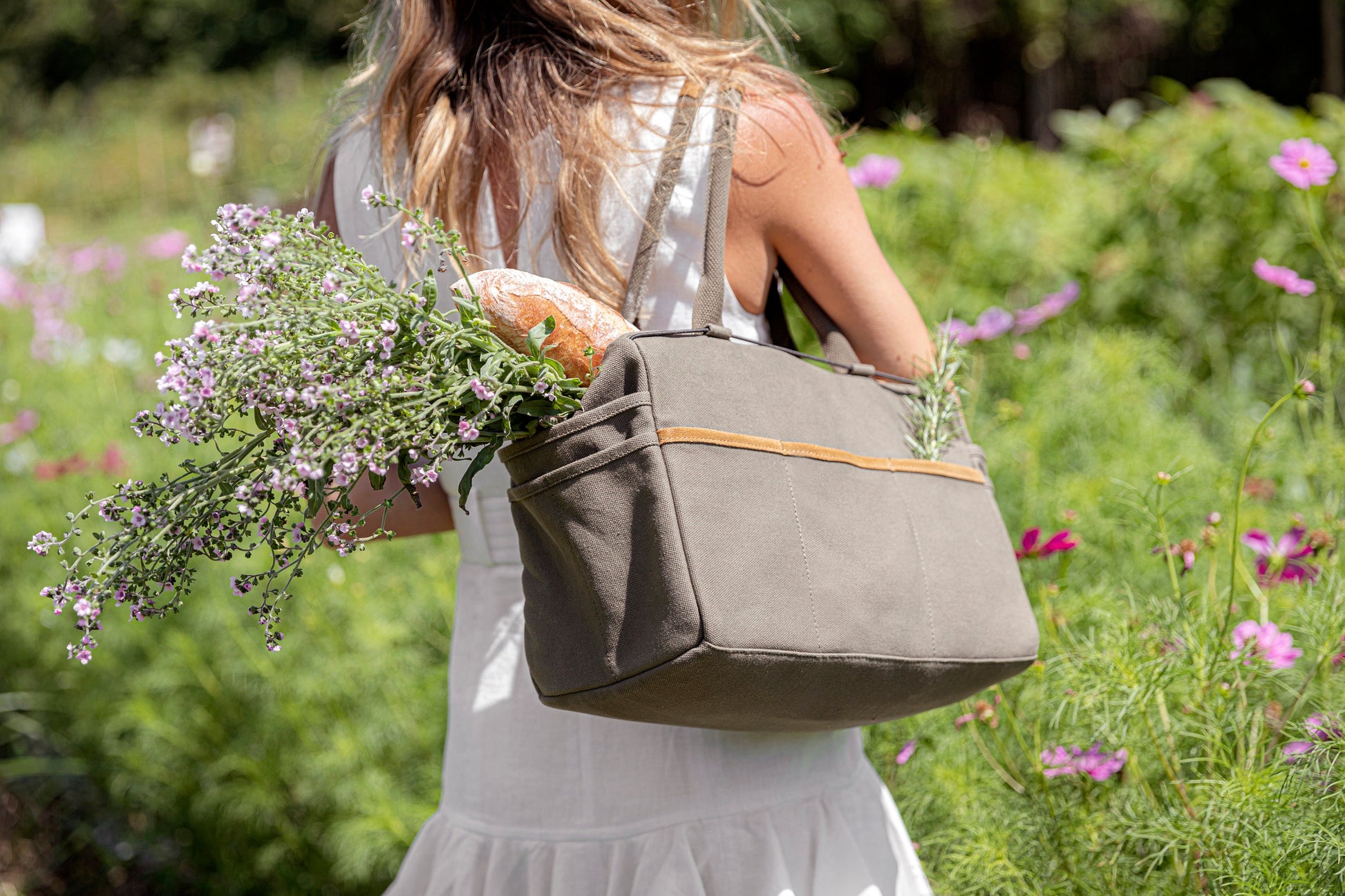 Fleur Du Bien Garden Tool Set – spacious canvas tote bag with 19 pockets and 24oz capacity, dirt- and water-resistant, perfect for organizing all gardening tools